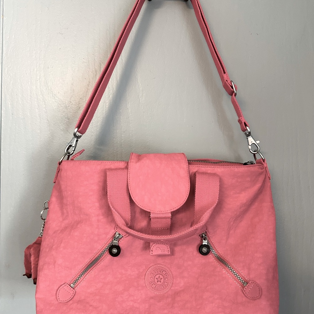 Kipling messenger / diaper bag, light pink, 17” W x 11” H x 8”D, EUC